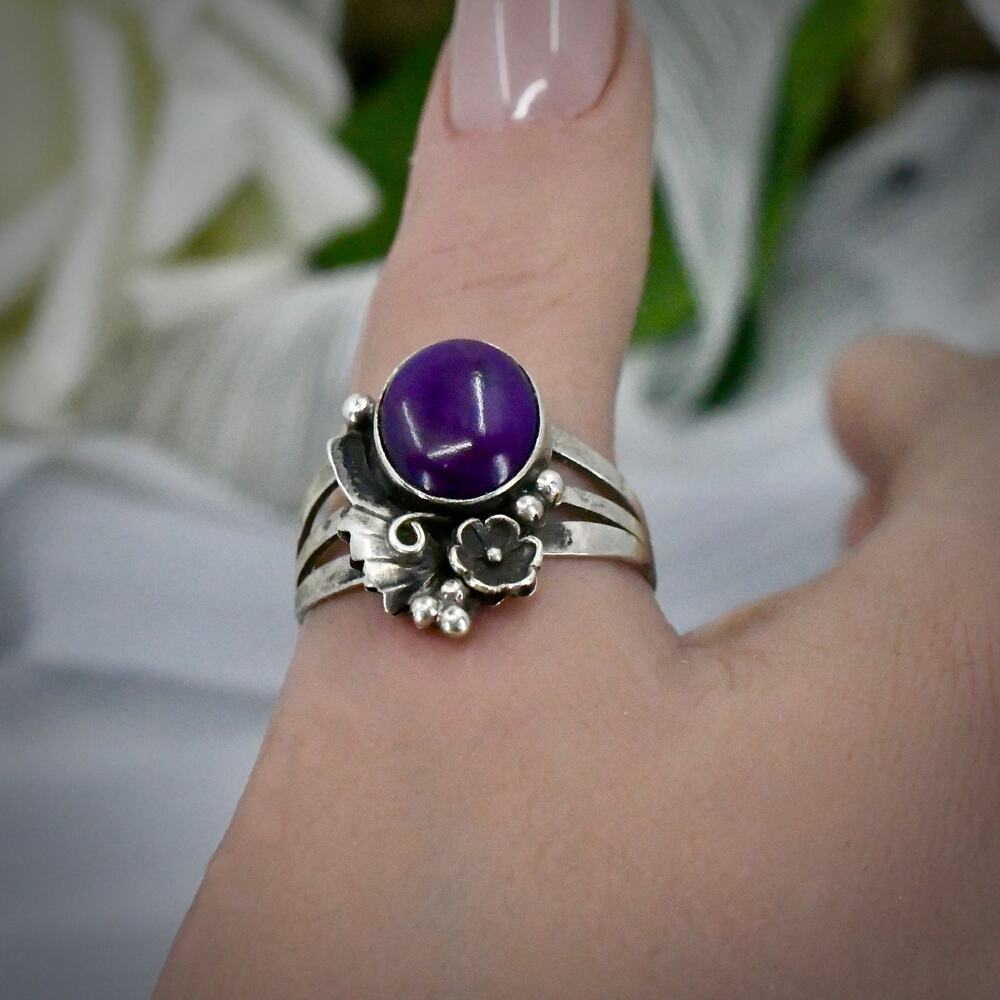 925 Sterling Silver Ring Size 11.5 Sugilite Purple Cabochon Ornate 5g